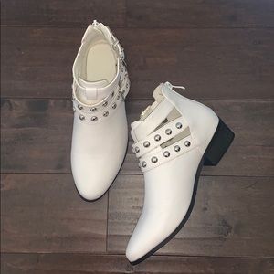 🤍White Booties🤍